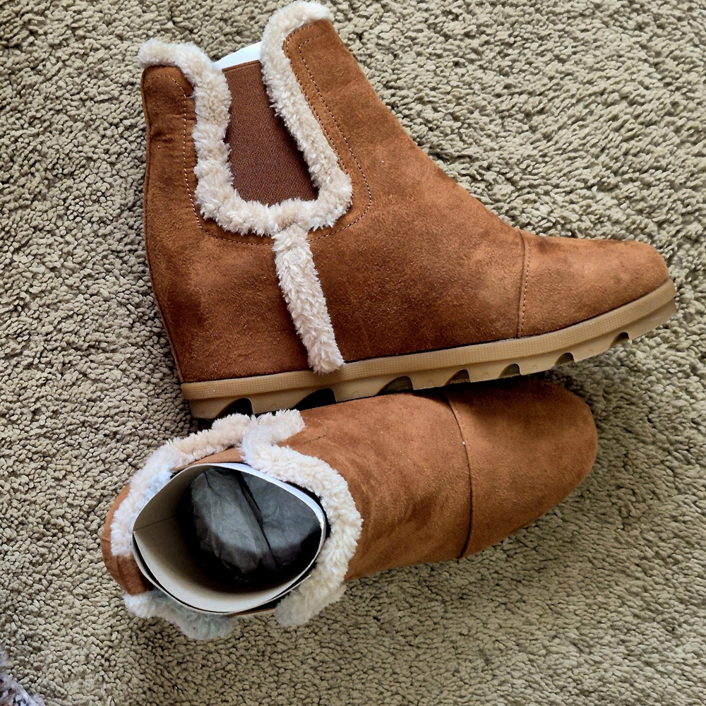 Sugar Brown Ankle Boots with Shearling Detail